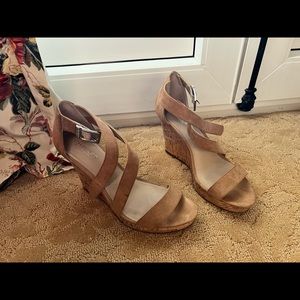 Charles by Charles David nude microsuede wedges